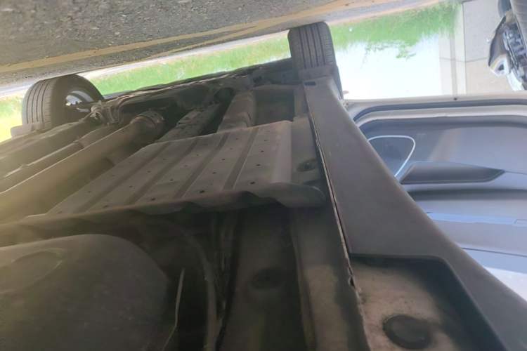Used Kia KX5 2016 1.6T Automatic Two-Wheel Drive DLX Left Side Sill