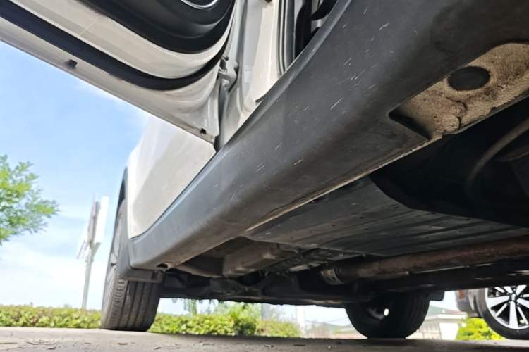 Used Kia KX5 2016 1.6T Automatic Two-Wheel Drive DLX Left Side Sill