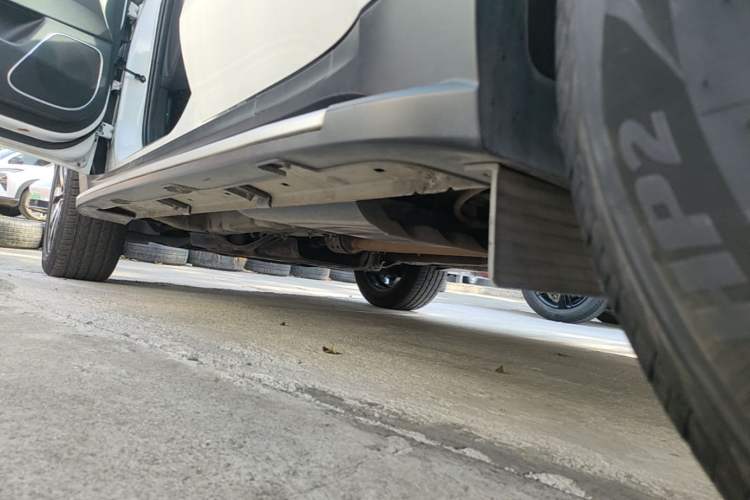 Used Kia KX5 2016 1.6T Automatic Two-Wheel Drive DLX Left Side Sill