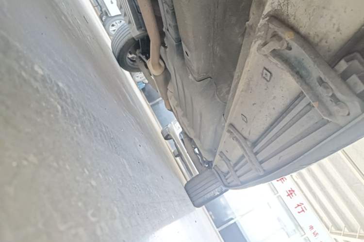 Used Kia KX5 2016 1.6T Automatic Two-Wheel Drive DLX Left Side Sill