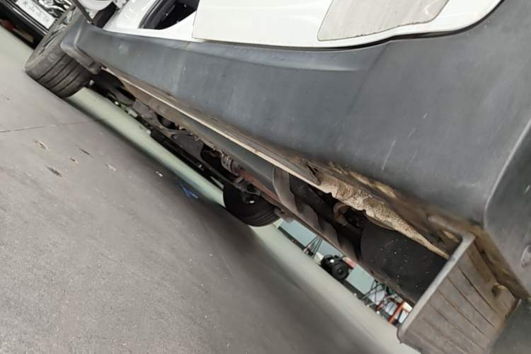 Used Kia KX5 2016 1.6T Automatic Two-Wheel Drive DLX Left Side Sill
