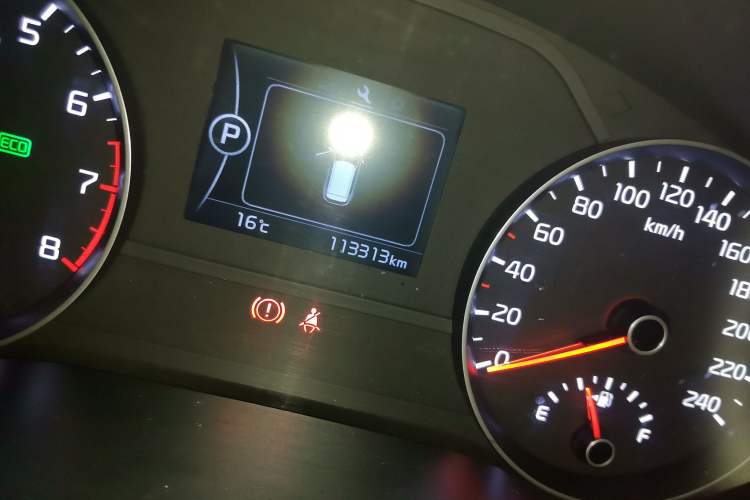 Used Kia KX5 2016 2.0L Automatic 2WD GLS Odometer Close Up