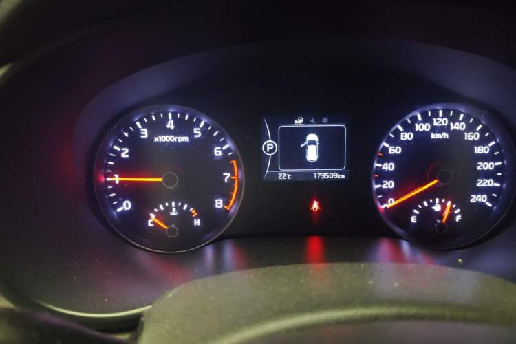 Used Kia KX5 2016 1.6T Automatic Two-Wheel Drive DLX Odometer Close Up