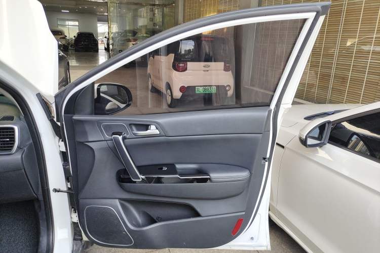 Used Kia KX5 2016 2.0L Automatic 2WD GL Right Front Door Interior