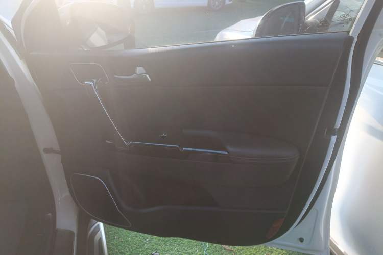 Used Kia KX5 2016 1.6T Automatic Two-Wheel Drive DLX Right Front Door Interior