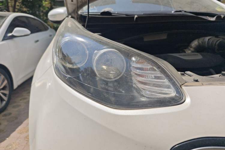 Used Kia KX5 2016 1.6T Automatic Two-Wheel Drive DLX Right Front Headlight