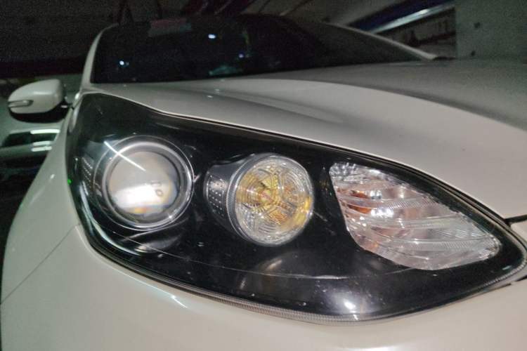 Used Kia KX5 2016 1.6T Automatic Two-Wheel Drive DLX Right Front Headlight