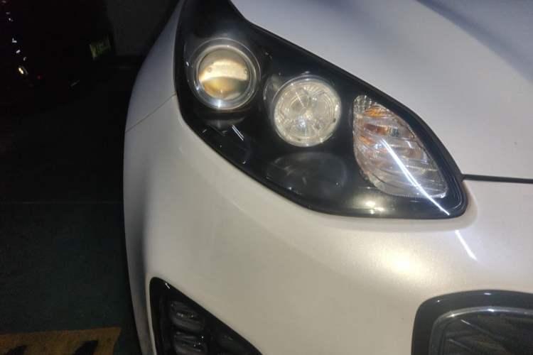 Used Kia KX5 2016 2.0L Automatic 2WD GLS Right Front Headlight