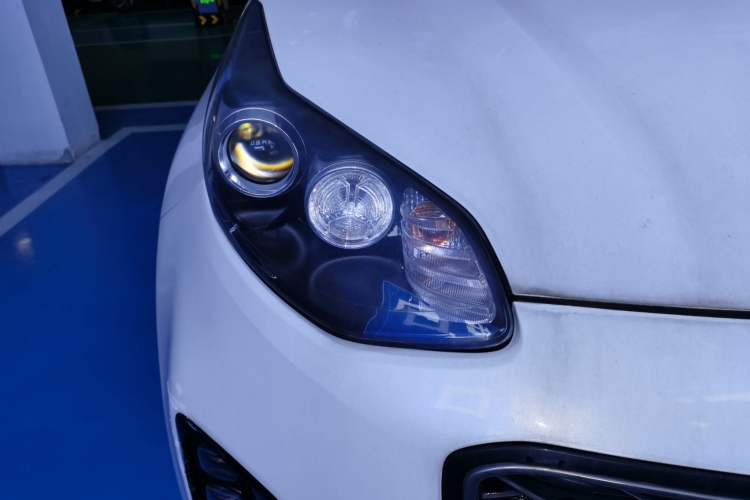 Used Kia KX5 2016 2.0L Automatic 2WD GLS Right Front Headlight