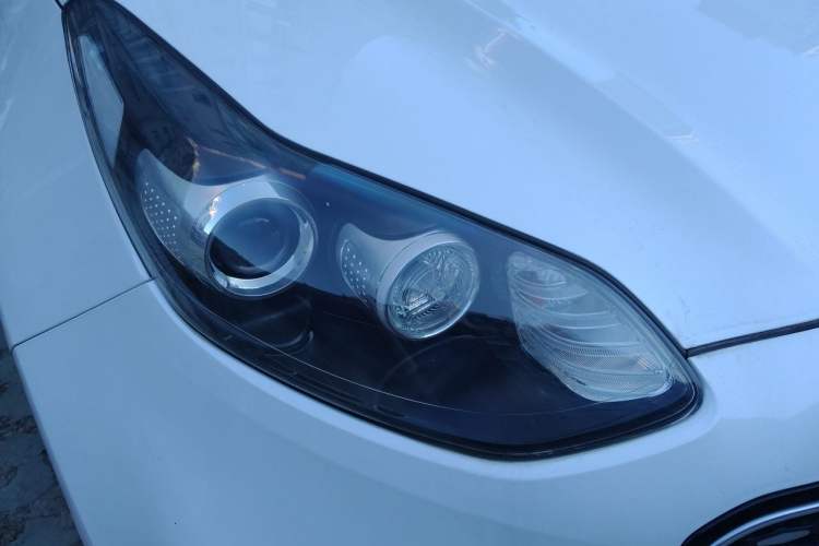 Used Kia KX5 2016 1.6T Automatic Two-Wheel Drive DLX Right Front Headlight
