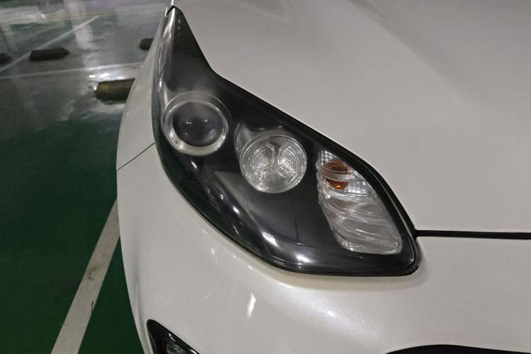 Used Kia KX5 2016 1.6T Automatic Two-Wheel Drive DLX Right Front Headlight