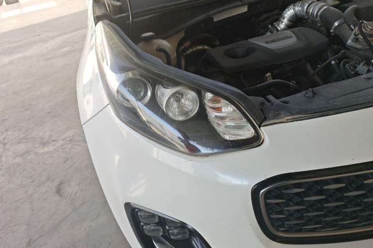 Used Kia KX5 2016 1.6T Automatic Two-Wheel Drive DLX Right Front Headlight