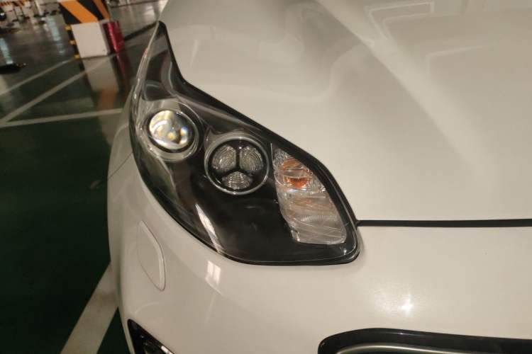 Used Kia KX5 2016 1.6T Automatic All-Wheel Drive Premium Right Front Headlight