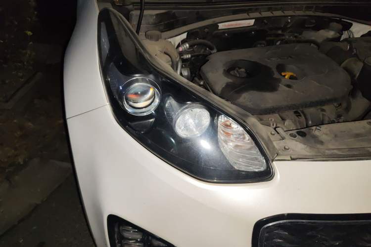 Used Kia KX5 2016 2.0L Automatic 2WD GLS Right Front Headlight