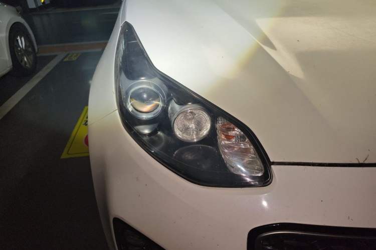 Used Kia KX5 2016 1.6T Automatic Two-Wheel Drive DLX Right Front Headlight
