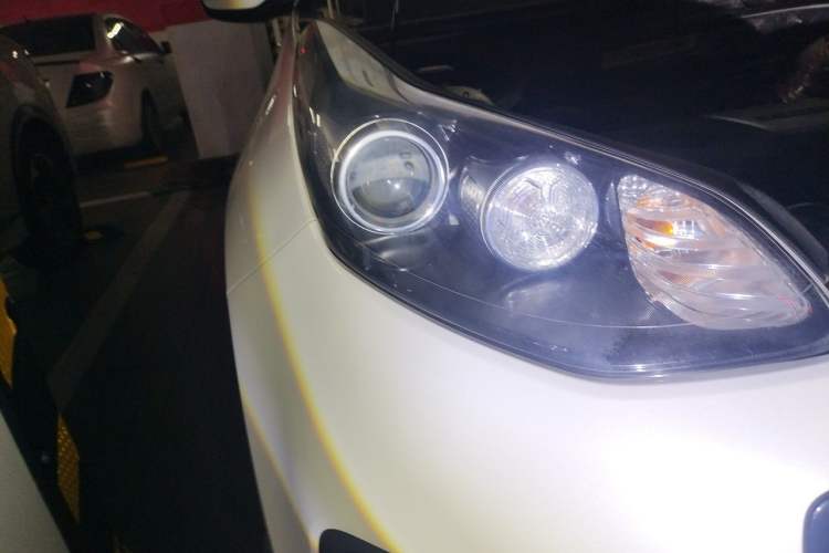 Used Kia KX5 2016 1.6T Automatic Two-Wheel Drive DLX Right Front Headlight