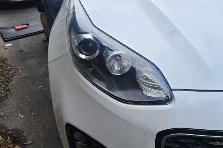 Used Kia KX5 2016 1.6T Automatic Two-Wheel Drive DLX Right Front Headlight