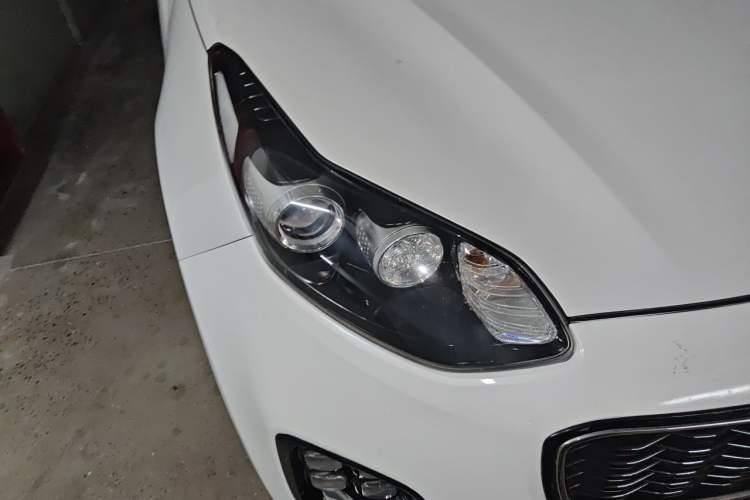 Used Kia KX5 2016 2.0L Automatic 2WD GLS Right Front Headlight