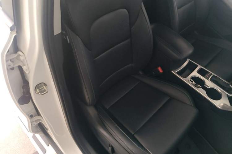 Used Kia KX5 2016 1.6T Automatic Two-Wheel Drive DLX Right Front Seat