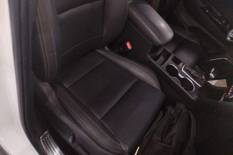 Used Kia KX5 2016 1.6T Automatic Two-Wheel Drive DLX Right Front Seat