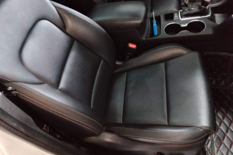 Used Kia KX5 2016 1.6T Automatic Two-Wheel Drive DLX Right Front Seat