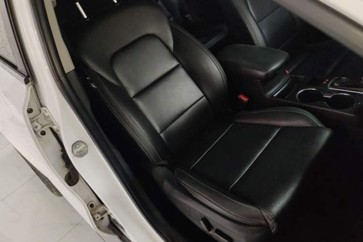Used Kia KX5 2016 1.6T Automatic Two-Wheel Drive DLX Right Front Seat