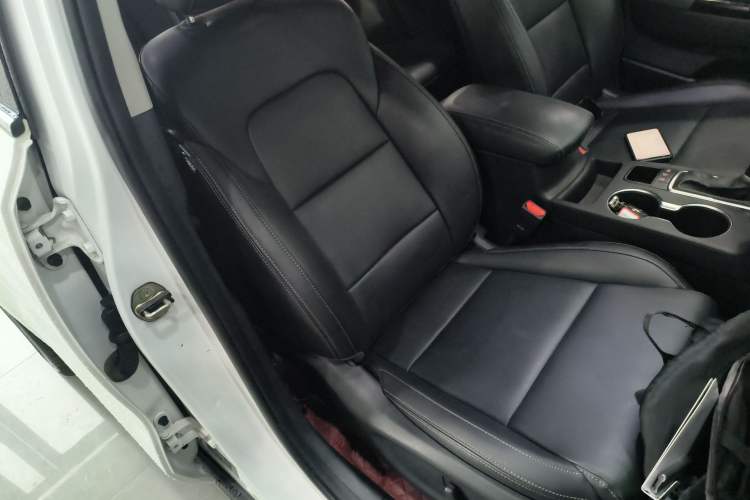Used Kia KX5 2016 1.6T Automatic Two-Wheel Drive DLX Right Front Seat