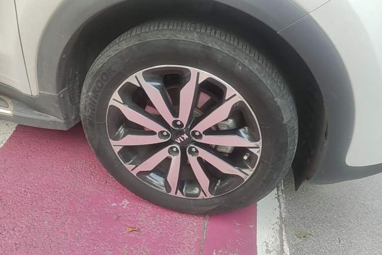 Used Kia KX5 2016 1.6T Automatic Two-Wheel Drive DLX Right Front Wheel Hub