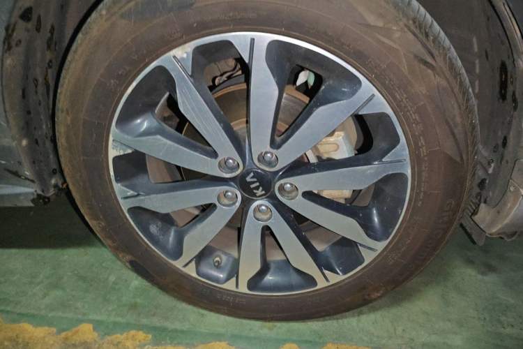Used Kia KX5 2016 1.6T Automatic Two-Wheel Drive DLX Right Front Wheel Hub