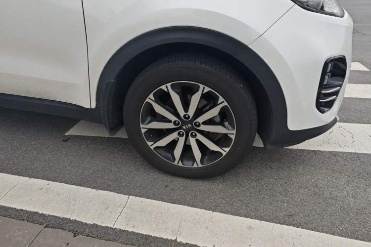 Used Kia KX5 2016 1.6T Automatic Two-Wheel Drive DLX Right Front Wheel Hub