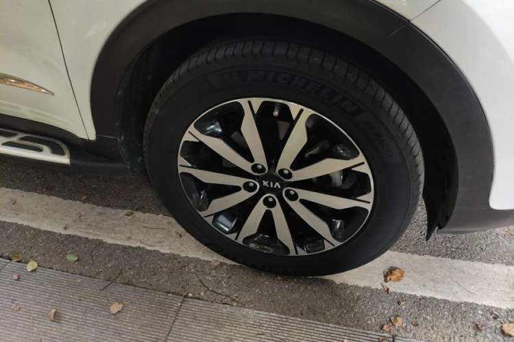 Used Kia KX5 2016 2.0L Automatic 2WD GLS Right Front Wheel Hub