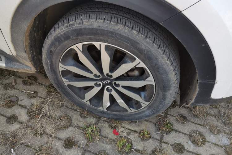 Used Kia KX5 2016 1.6T Automatic Two-Wheel Drive DLX Right Front Wheel Hub