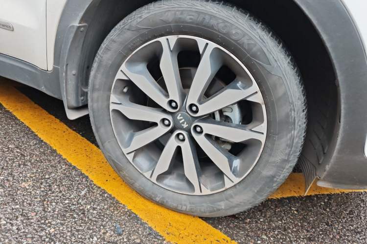 Used Kia KX5 2016 2.0L Automatic 2WD GLS Right Front Wheel Hub