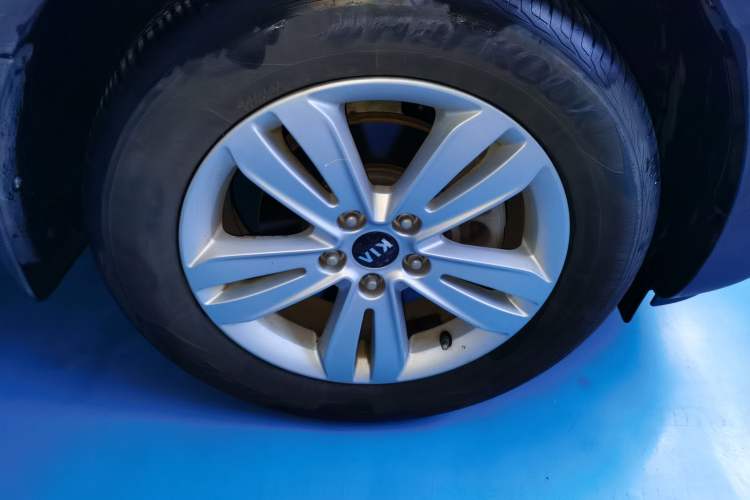 Used Kia KX5 2016 2.0L Automatic 2WD GLS Right Front Wheel Hub