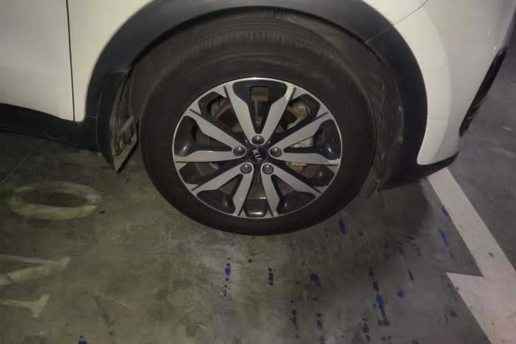 Used Kia KX5 2016 1.6T Automatic Two-Wheel Drive DLX Right Front Wheel Hub