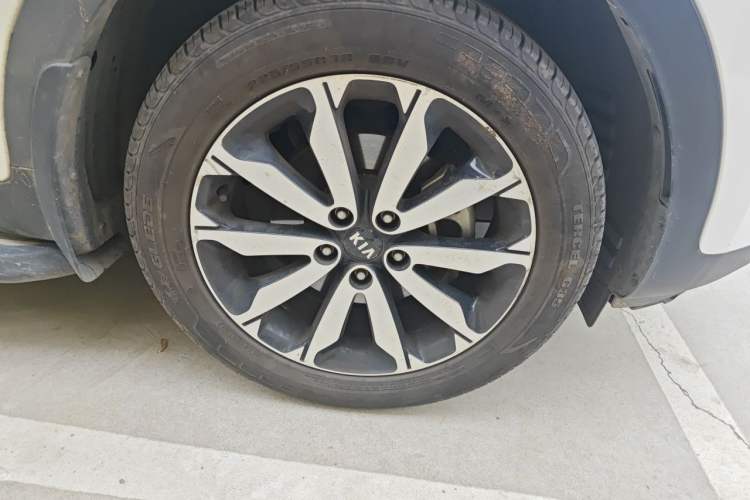 Used Kia KX5 2016 1.6T Automatic Two-Wheel Drive DLX Right Front Wheel Hub
