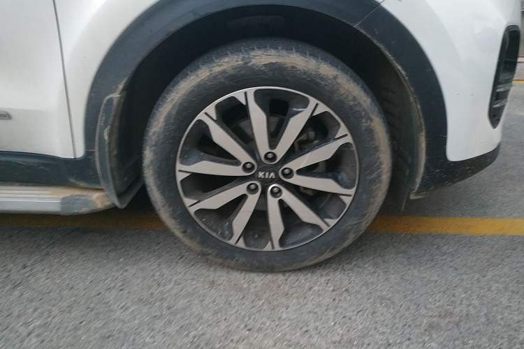 Used Kia KX5 2016 2.0L Automatic 2WD GLS Right Front Wheel Hub