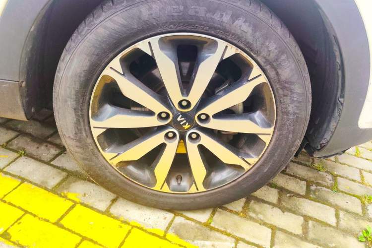 Used Kia KX5 2016 1.6T Automatic Two-Wheel Drive DLX Right Front Wheel Hub