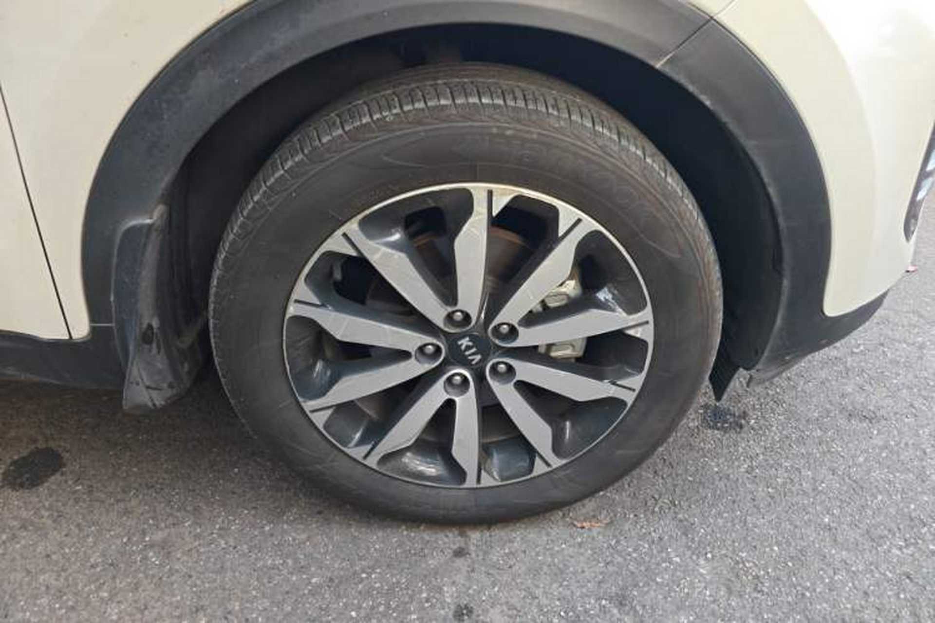Used Kia KX5 2016 1.6T Automatic Two-Wheel Drive DLX Right Front Wheel Hub