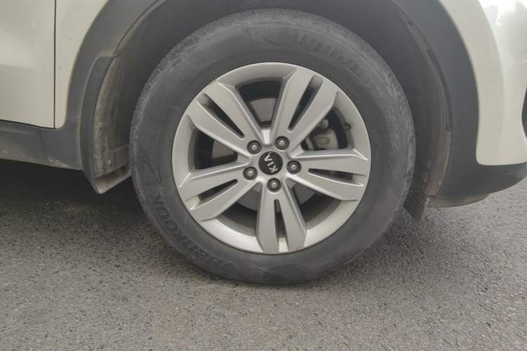 Used Kia KX5 2016 2.0L Automatic 2WD GLS Right Front Wheel Hub