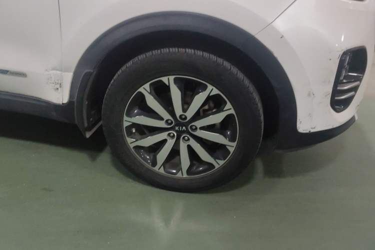 Used Kia KX5 2016 1.6T Automatic Two-Wheel Drive DLX Right Front Wheel Hub