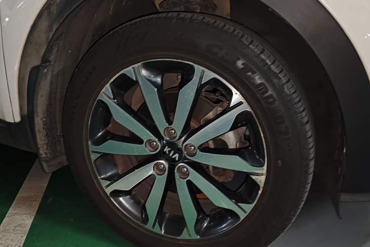Used Kia KX5 2016 1.6T Automatic Two-Wheel Drive DLX Right Front Wheel Hub