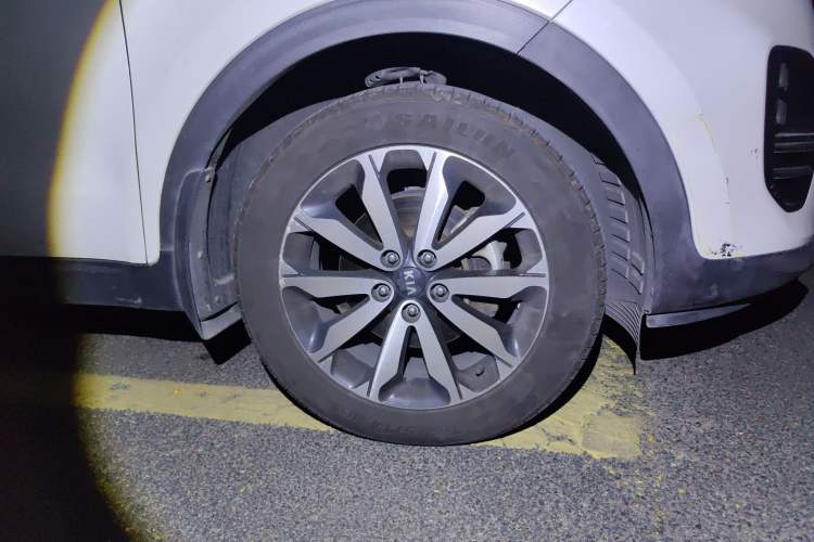 Used Kia KX5 2016 2.0L Automatic 2WD GLS Right Front Wheel Hub