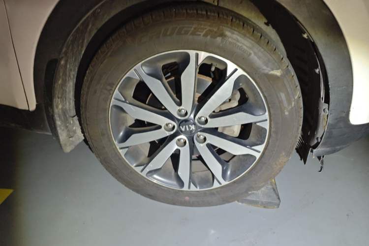 Used Kia KX5 2016 1.6T Automatic Two-Wheel Drive DLX Right Front Wheel Hub