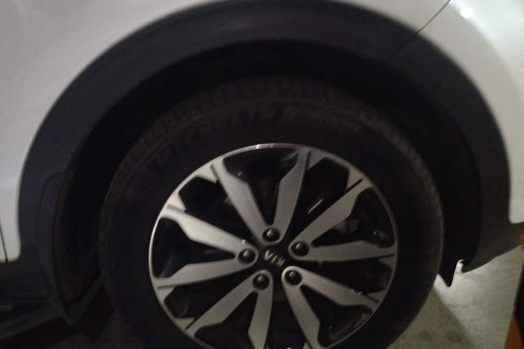 Used Kia KX5 2016 1.6T Automatic Two-Wheel Drive DLX Right Front Wheel Hub