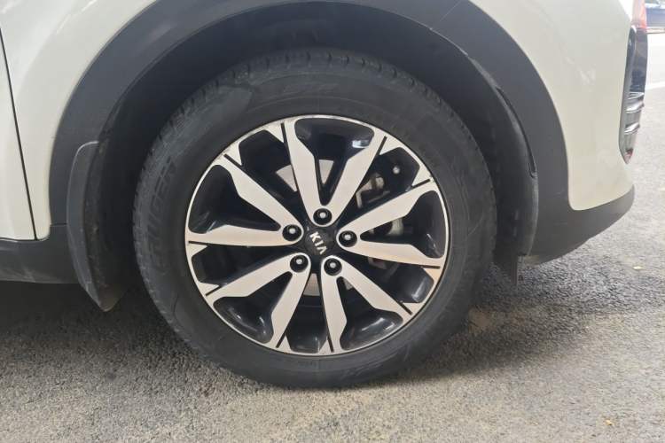 Used Kia KX5 2016 1.6T Automatic Two-Wheel Drive DLX Right Front Wheel Hub