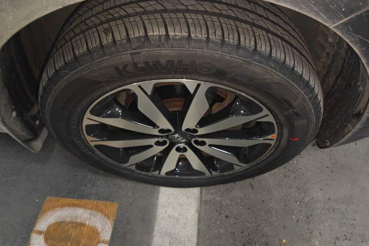 Used Kia KX5 2016 1.6T Automatic Two-Wheel Drive Premium Right Front Wheel Hub
