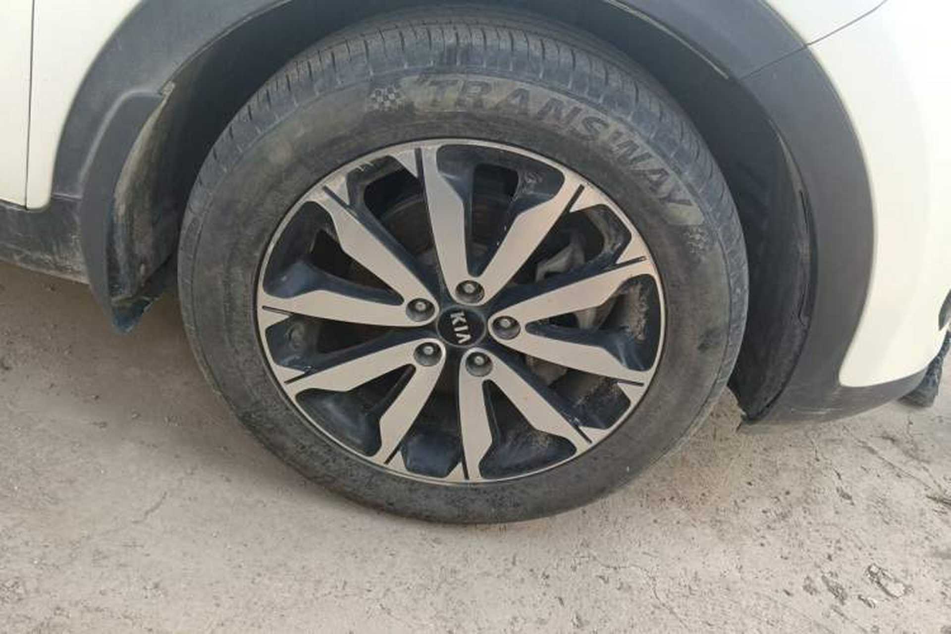 Used Kia KX5 2016 1.6T Automatic Two-Wheel Drive DLX Right Front Wheel Hub