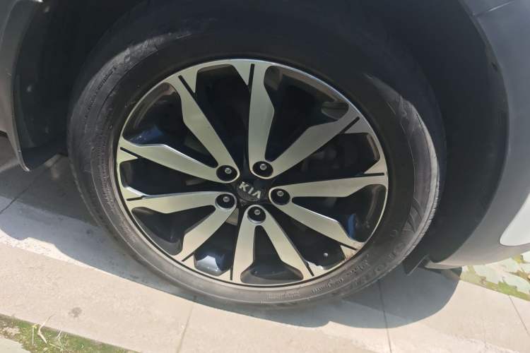 Used Kia KX5 2016 1.6T Automatic Two-Wheel Drive DLX Right Front Wheel Hub