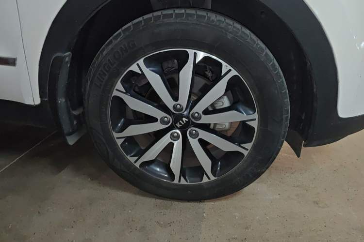Used Kia KX5 2016 2.0L Automatic 2WD GLS Right Front Wheel Hub